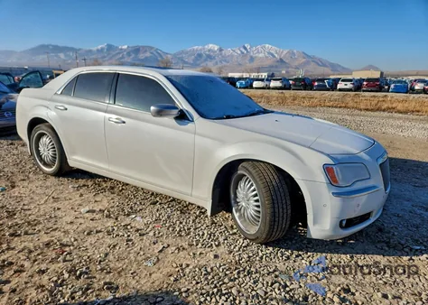 2014 Chrysler 300C Luxury z USA, uszkodzony, nr VIN 2C3CCASG7EH105923